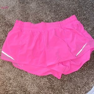 Lululemon Hot Pink Hotty hot shorts 2.5 inch